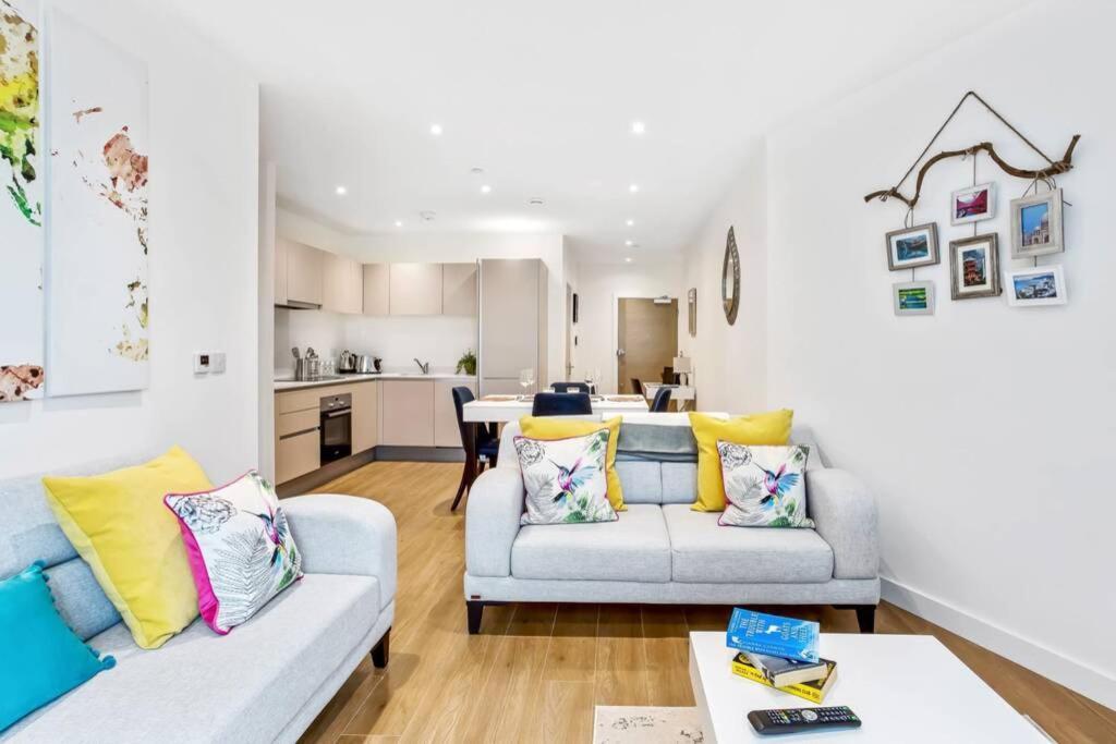 Stunning 2 Bed/2 Bath In Town Centre & Parking! Bracknell Exterior foto