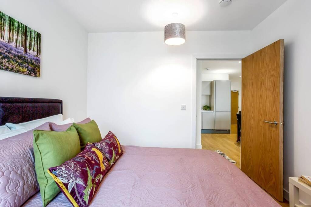 Stunning 2 Bed/2 Bath In Town Centre & Parking! Bracknell Exterior foto