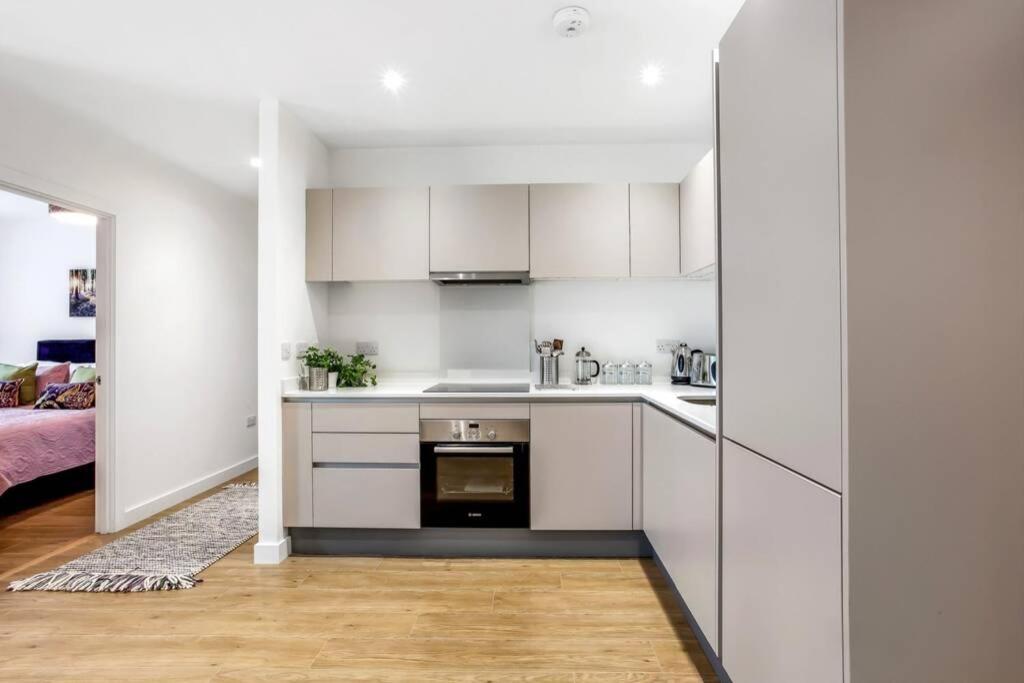 Stunning 2 Bed/2 Bath In Town Centre & Parking! Bracknell Exterior foto