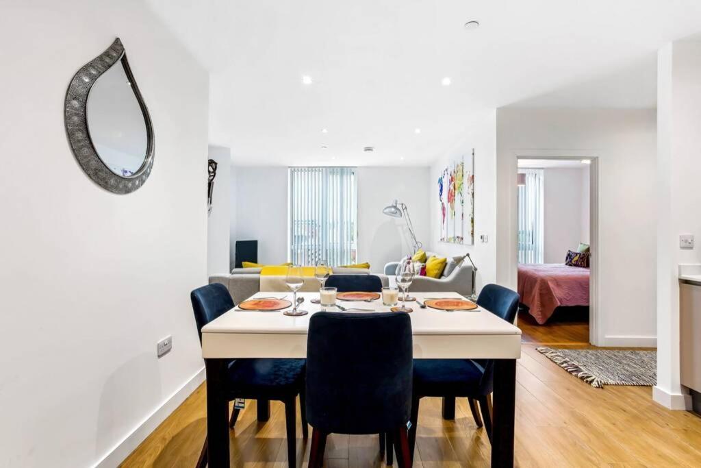 Stunning 2 Bed/2 Bath In Town Centre & Parking! Bracknell Exterior foto