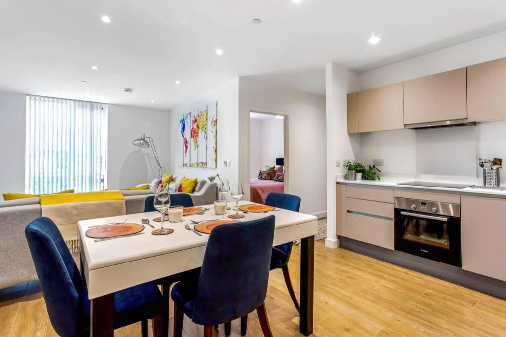 Stunning 2 Bed/2 Bath In Town Centre & Parking! Bracknell Exterior foto
