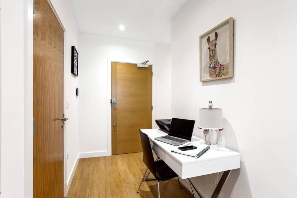 Stunning 2 Bed/2 Bath In Town Centre & Parking! Bracknell Exterior foto